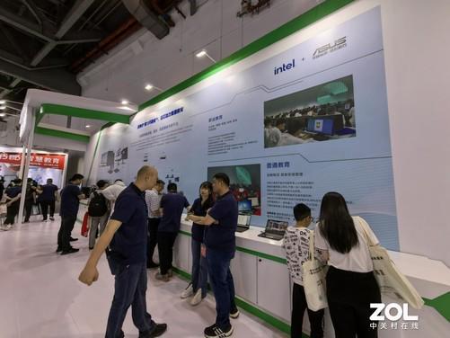 华硕商用解决方案亮相中国教育装备展 数款产品堪称惊艳